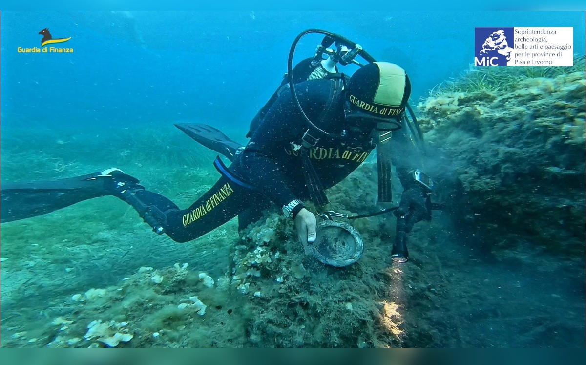 Los objetos recuperados proceden probablemente de la misma época y de un único cargamento naval. | Reuters