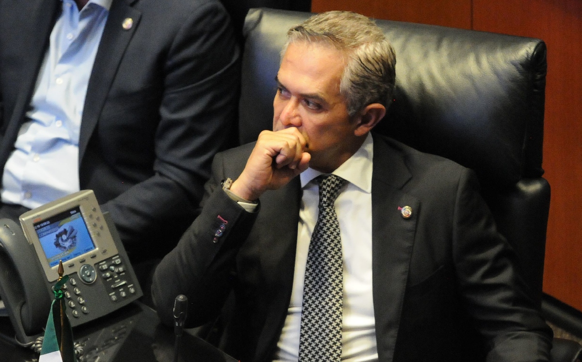 El perredista Miguel Ángel Mancera durante una sesión de la Cámara de Senadores. | Cuartoscuro