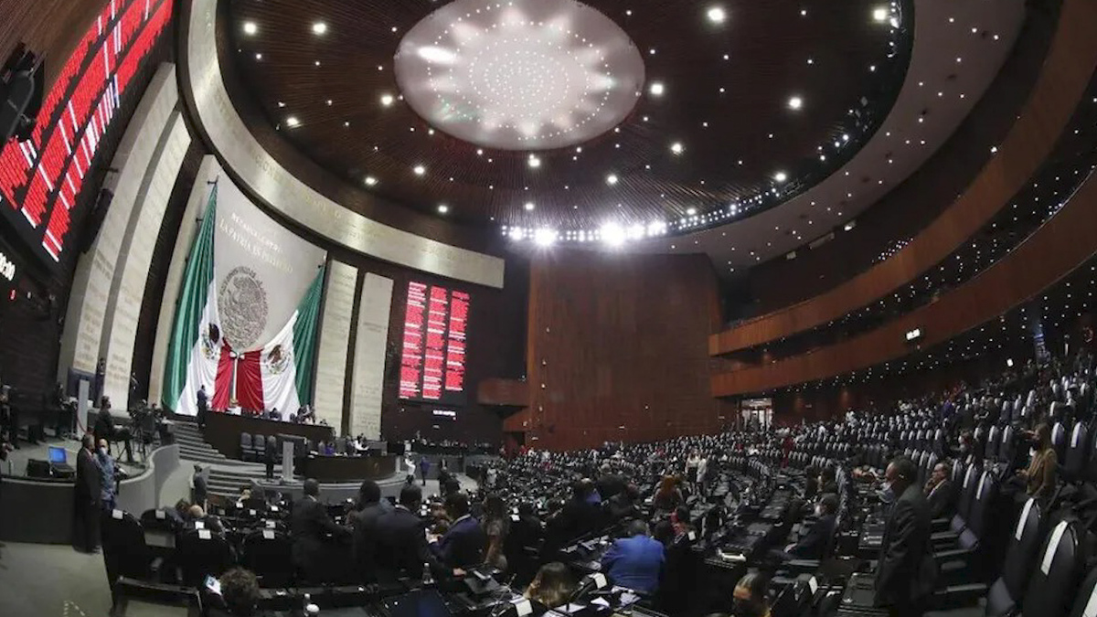 Diputados guardan minutos de silencio por ataque en Totolapan