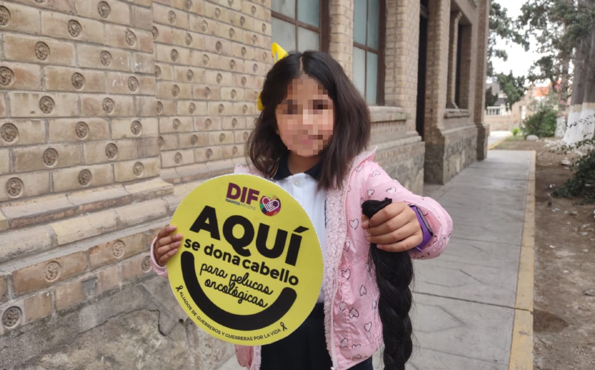 Eva dona cabello tras perder abuela por cáncer en Coahuila. (Especial)