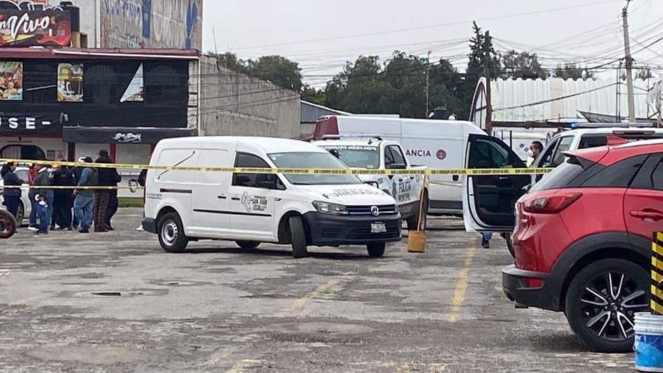 La zona fue acordonada por policías.