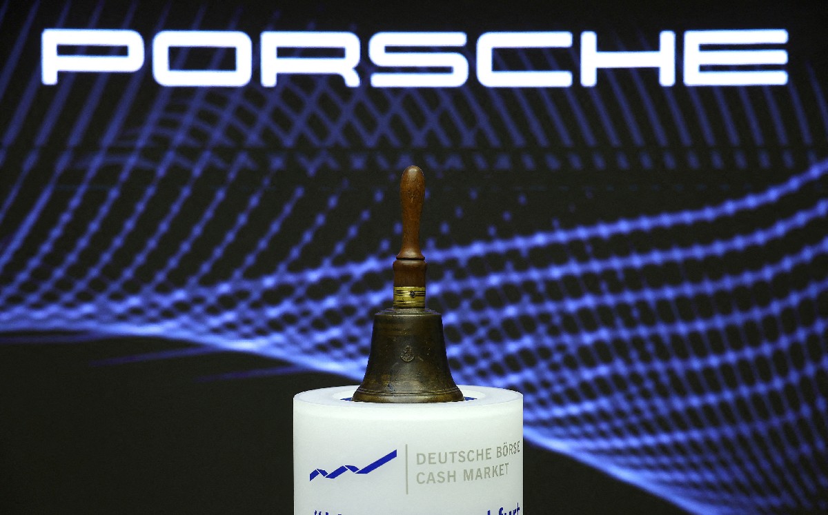 Logo de Porsche en su lanzamiento en la Bolsa de Fráncfort. (Foto: Reuters)