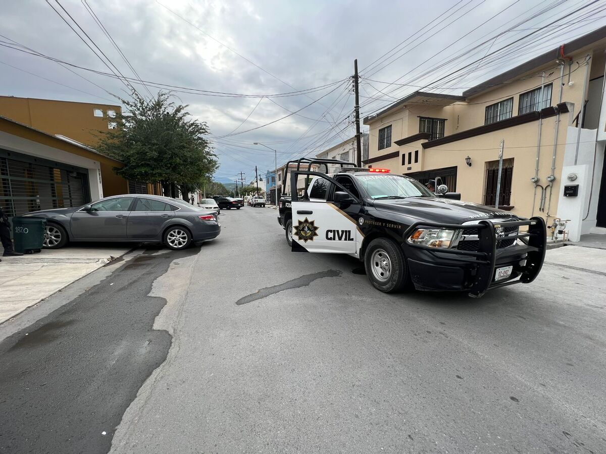 La movilización de autoridades ocurrió sobre la calle Torreón entre Cuatrociénegas y Peñón Blanco. Foto: Mayte Villasana