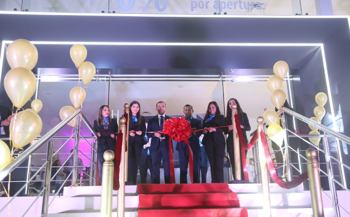 La agencia Chirey en Tampico se inauguró la noche de este viernes. | Foto: Yazmín Sánchez