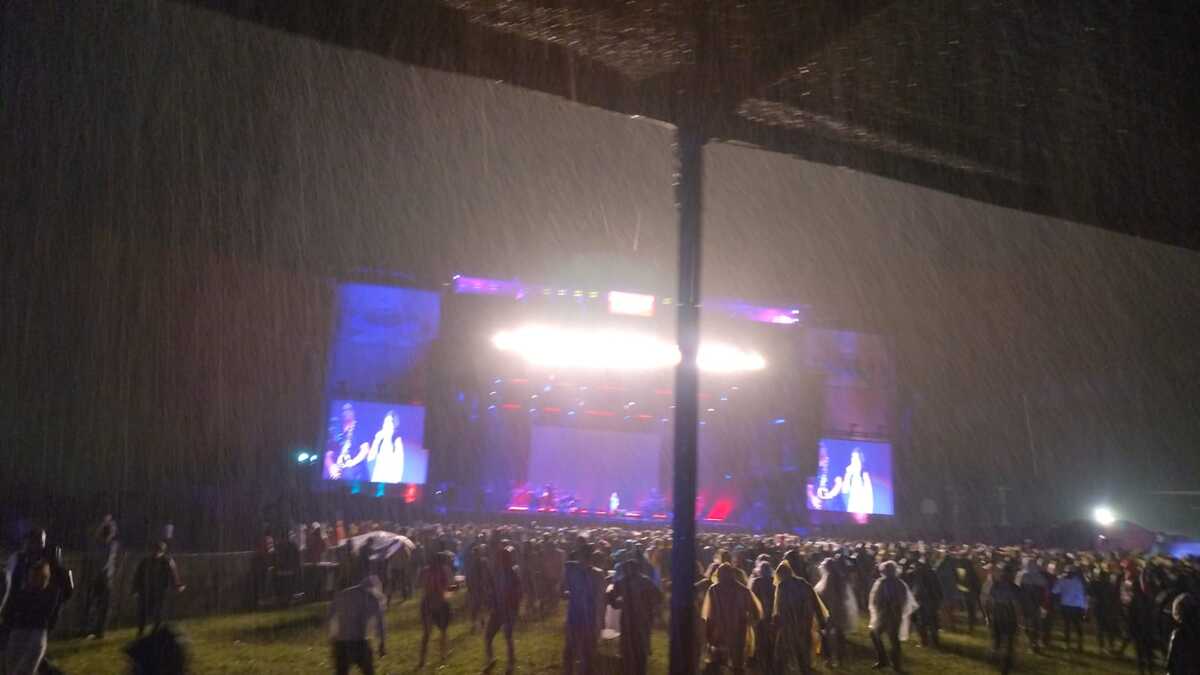 Celebran a José José en medio de la lluvia durante el Tecate Coordenada (Martha Calvillo)
