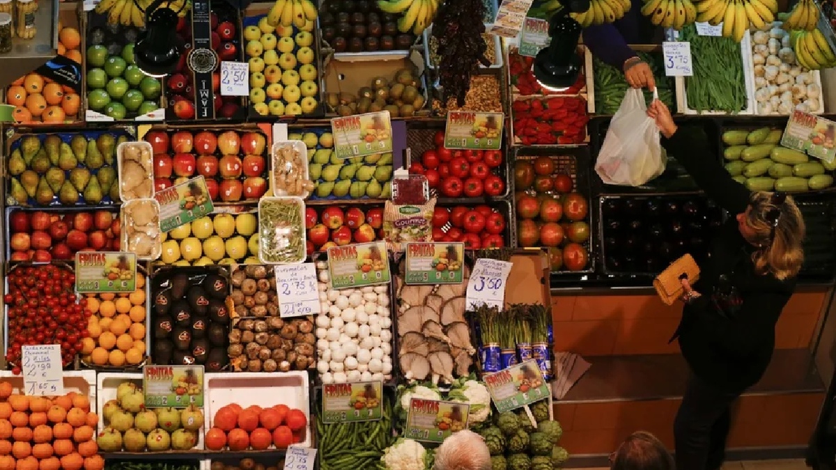 Inflación se mantiene en 8.70% en septiembre, reporta Inegi; AMLO celebra resultados