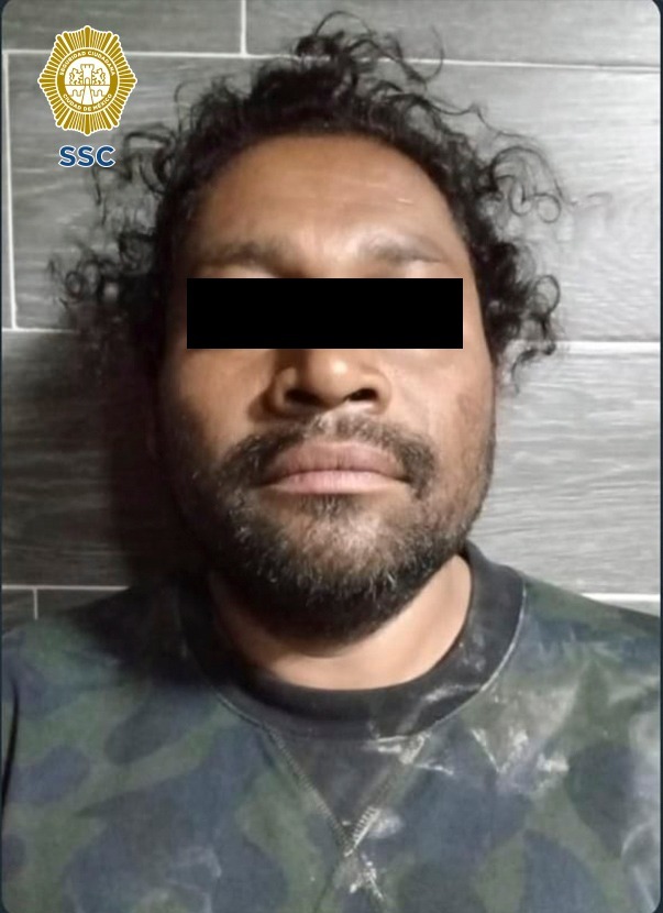 Los oficiales ubicaron una propiedad , donde posiblemente se almacenaban aparente droga y armas de fuego.