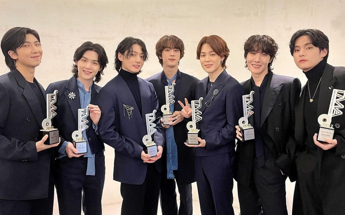 BTS acudió a los premios y deleitó a sus fans con dos de sus temas (Instagram).