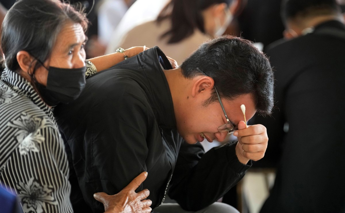 Los familiares de las víctimas iniciaron los rituales funerarios. | AP