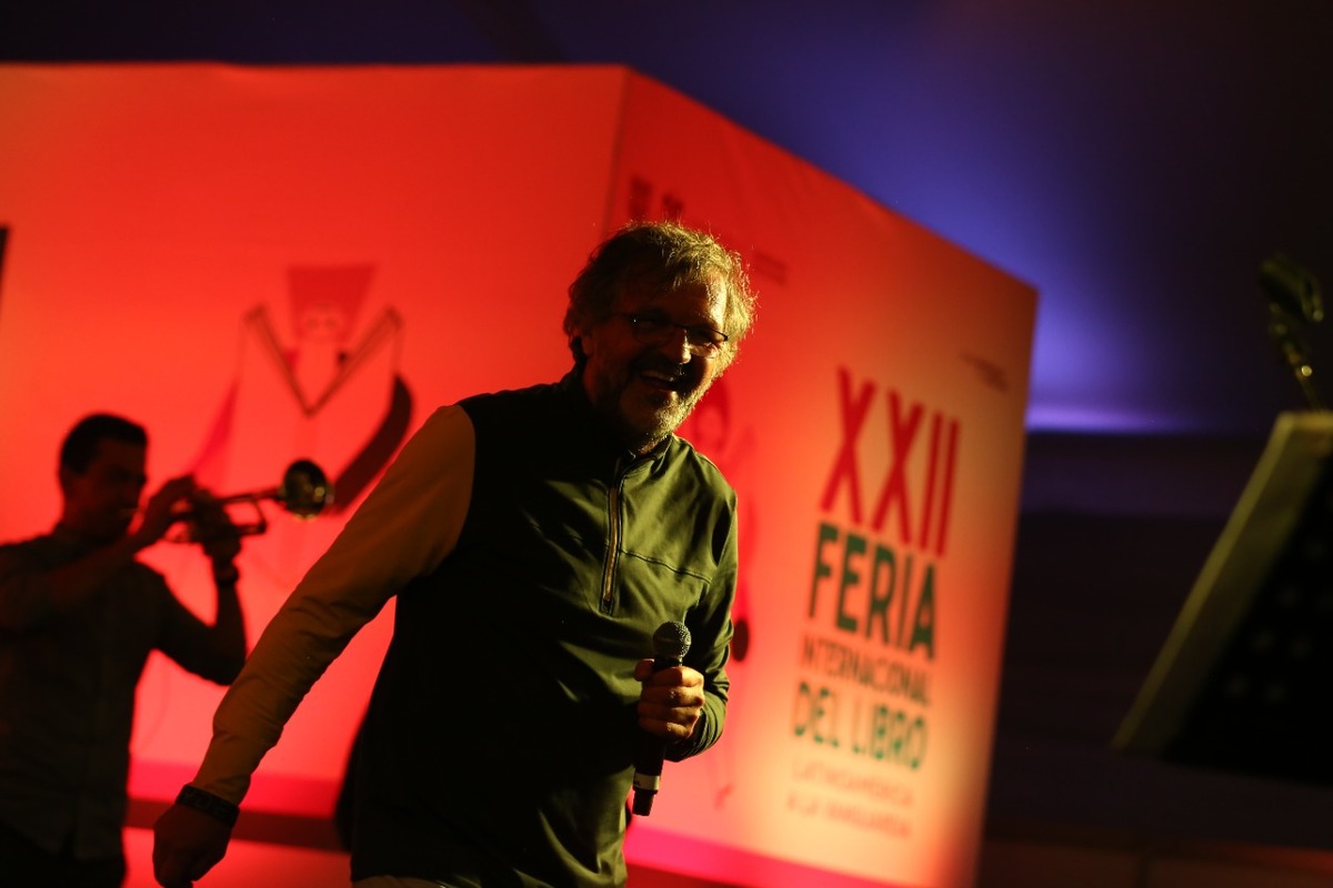 El cineasta y músico serbio Emir Kusturica y “The No Smoking Orchesta” abrieron la XXII FIL Zocalo. |Octavio Hoyos