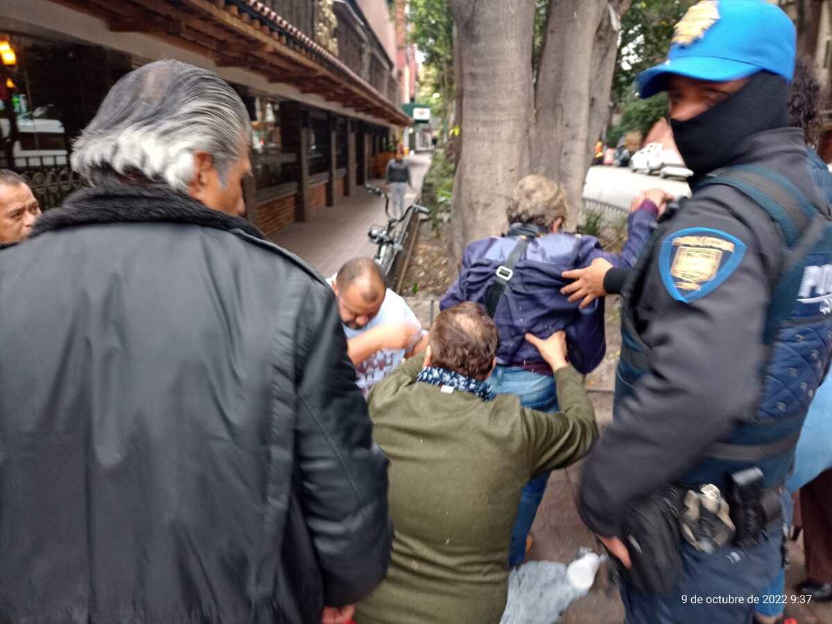 Elementos de la policía capitalina acordonaron la zona.