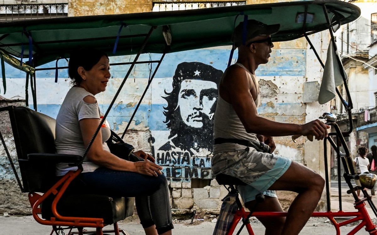 La figura de Ernesto 'Che' Guevara sigue marcando un recuerdo en Cuba. | AFP
