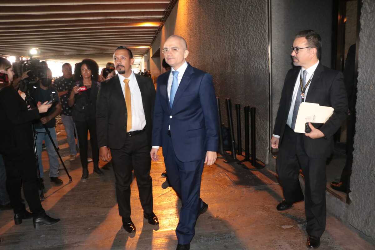 Gerardo Pámanes a la salida de informe de Samuel García. Foto: Leonel Rocha