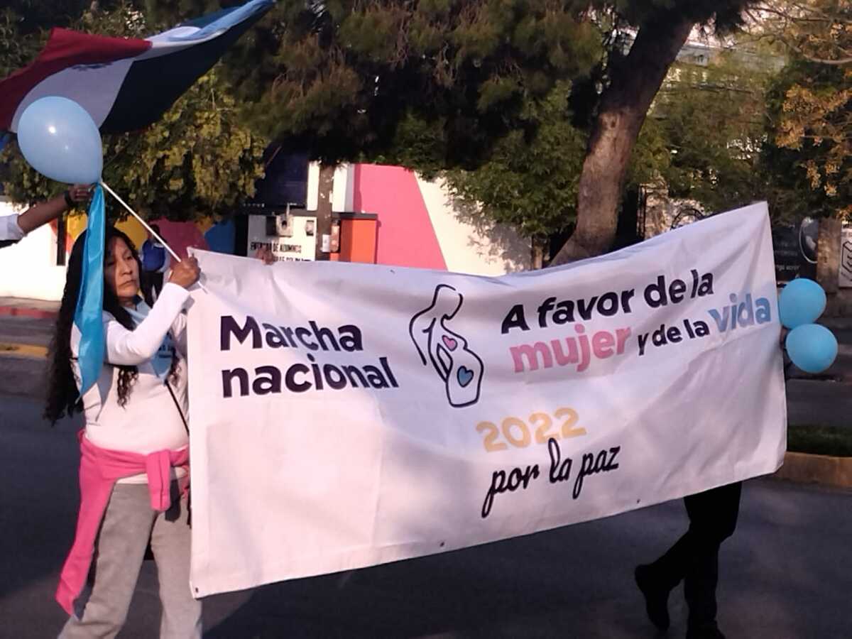 Grupos pro vida marchan en Saltillo contra el aborto | Esmeralda Sánchez