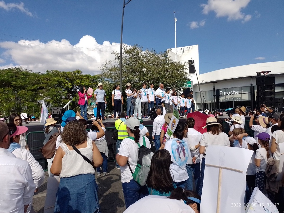 Marchan a favor de la vida y la mujer en Guadalajara. (Cortesía)