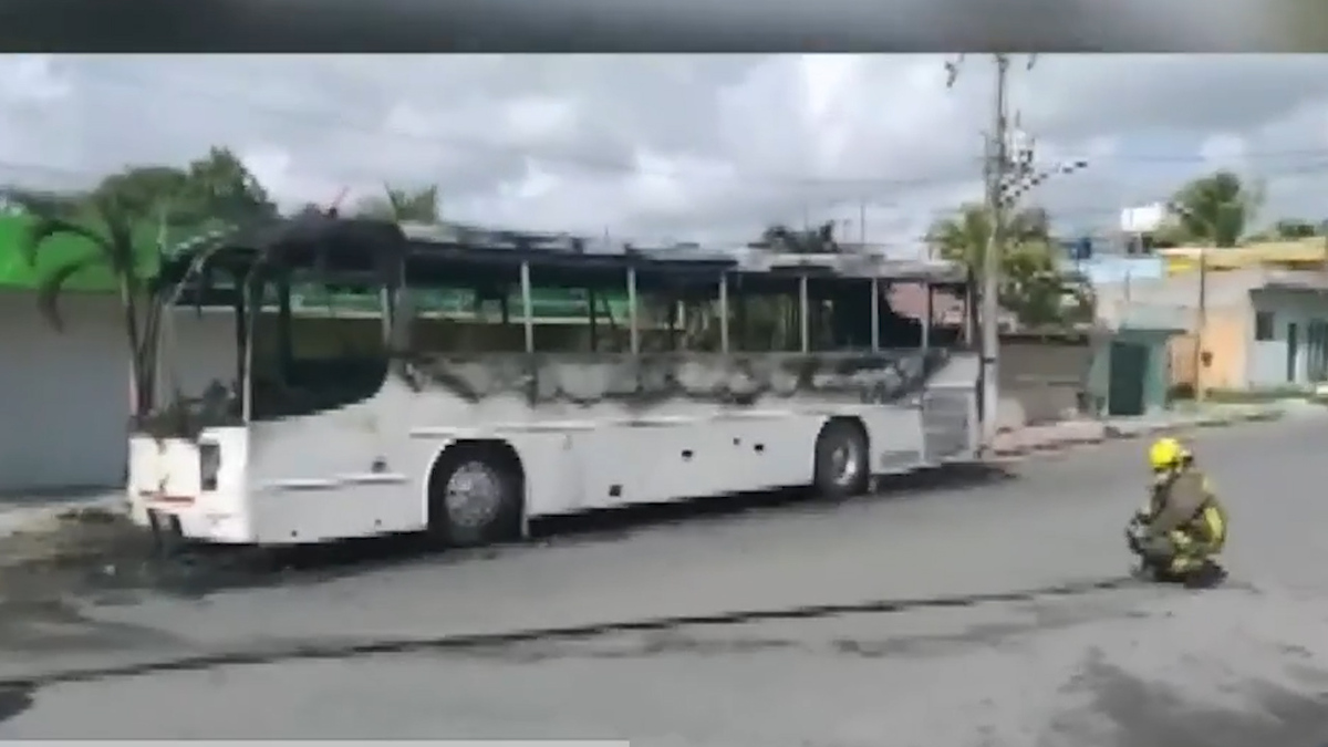 Se registra incendio de autobús en Cancún, Quintana Roo