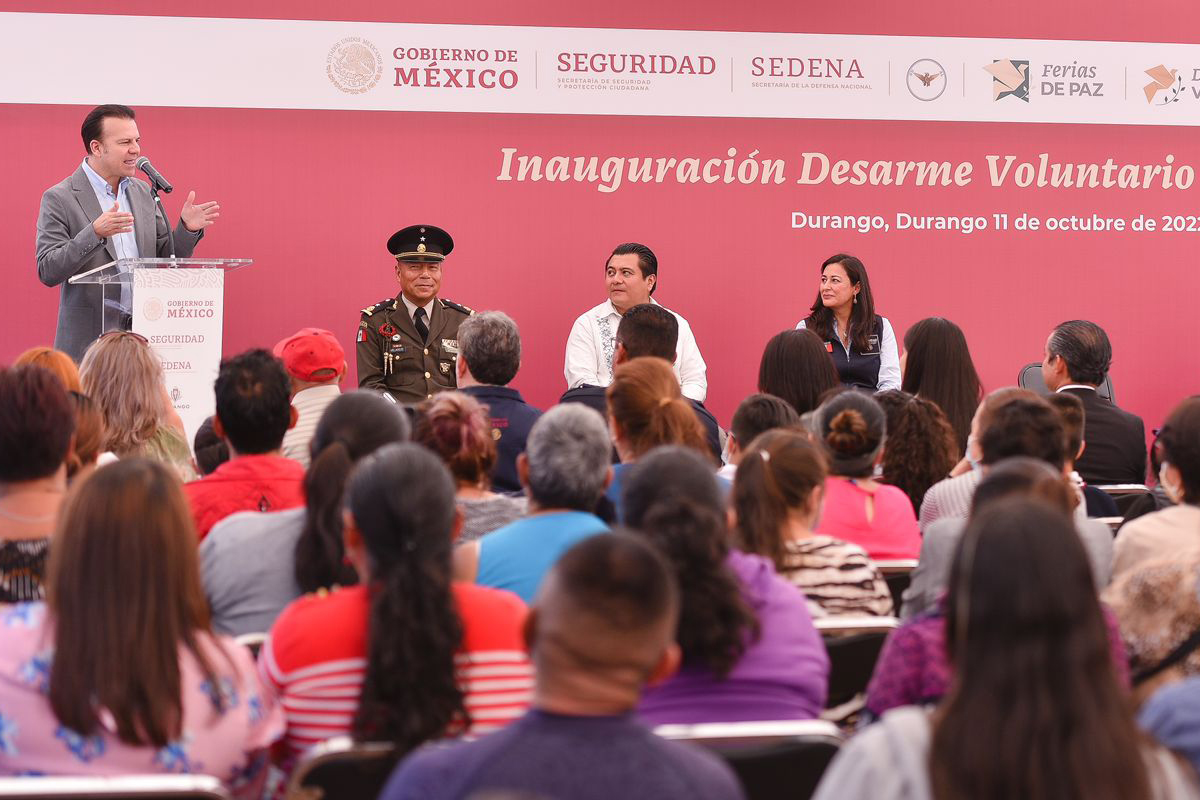 Arranca Feria de la Paz y Desarme Voluntario en Durango; niños canjean juguetes bélicos por normales. | Especial