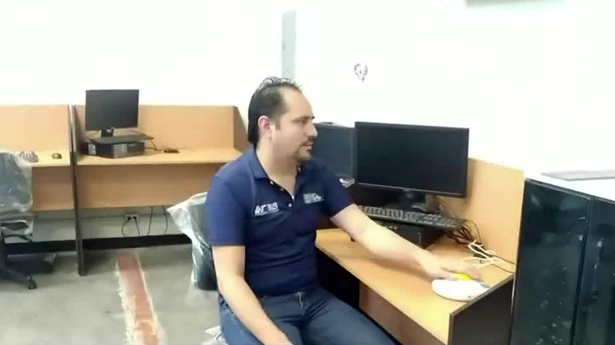 Joven con discapacidad visual estudia dos carreras y una maestría