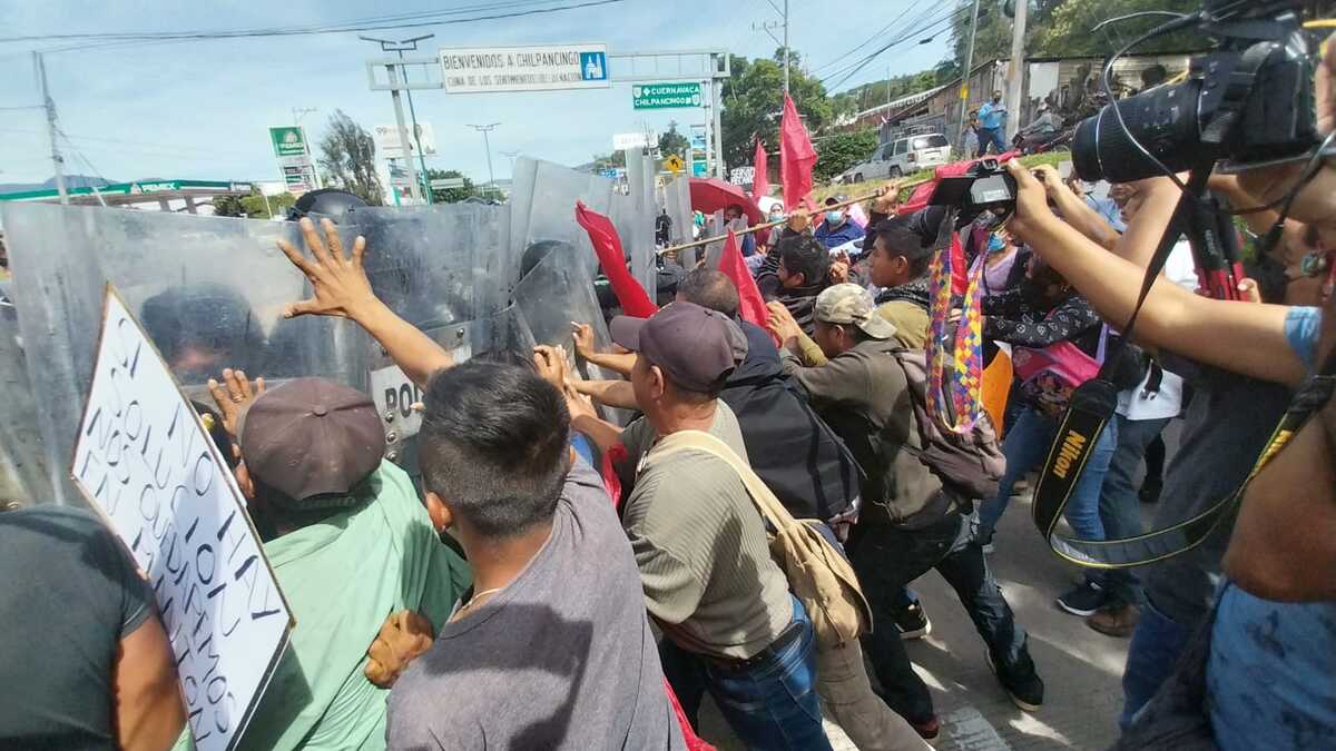 Entre los manifestantes se encontraban mujeres y niños, señalaron pobladores. | Especial