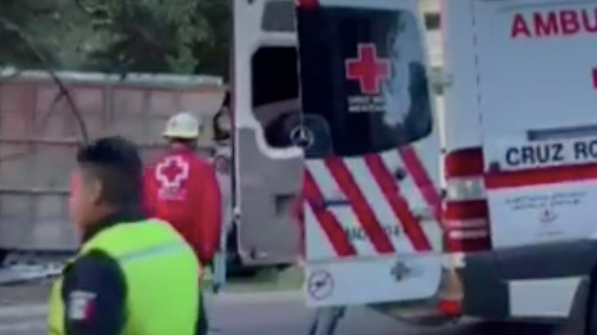 En Morelos, se registra una volcadura de autobús que deja tres muertos