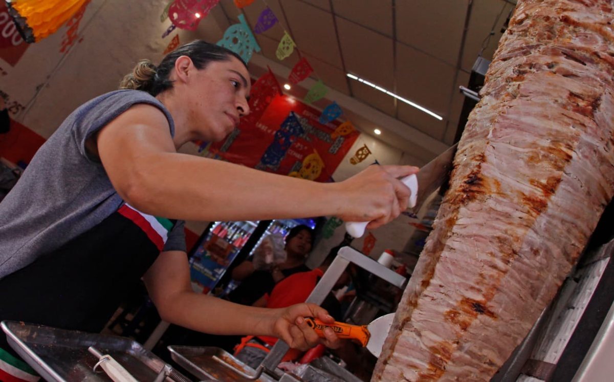 Poblana empodera a las mujeres con su taquería y crea el taco-pizza | Melanie Torres