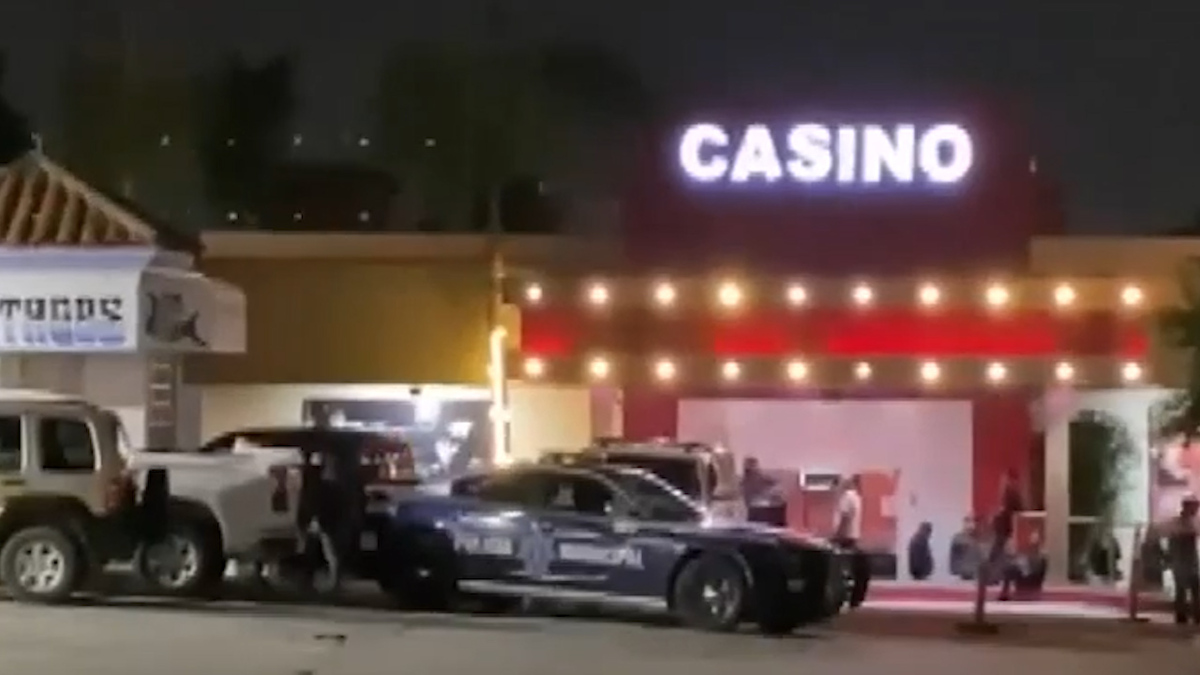 Asesinan a hombre frente a casino en Tijuana