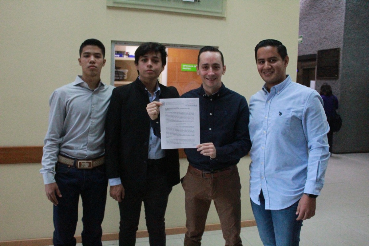 Eduardo Leal presentó la iniciativa junto a los jóvenes profesionistas Neri Alberto Cazares, Raúl Ibarra Delgado y Luis Eduardo Mendoza / Kevin Recio