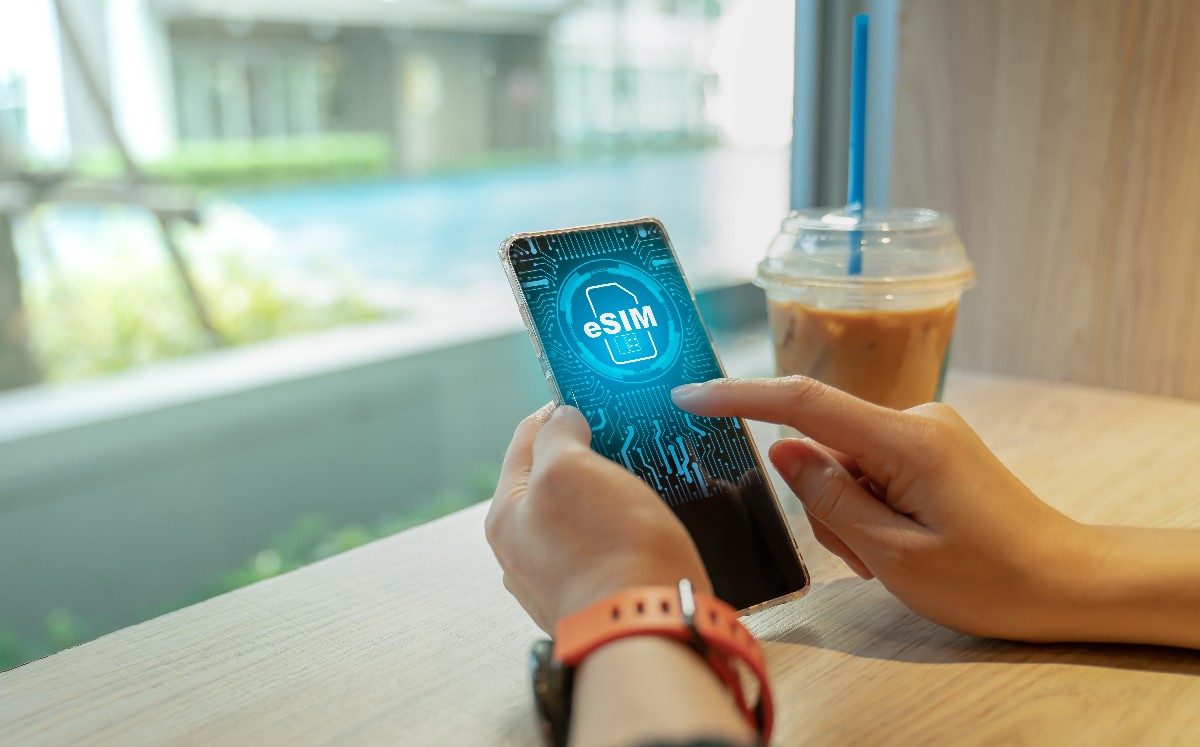 En 2021 había 1.2 mil millones de dispositivos conectados con una eSIM. (Foto: Shutterstock)