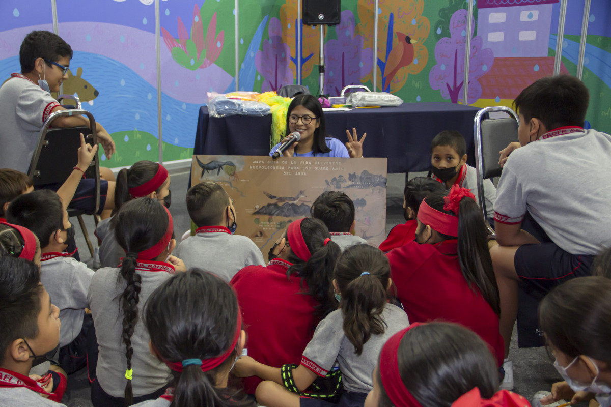 Niñas, niños y adolescentes recorrieron las salas de la feria. (Foto: FIL Monterrey)