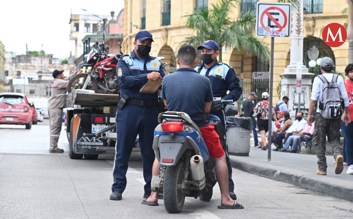 Operativo contra motociclistas sin casco en Tampico. (Yazmín Sánchez)