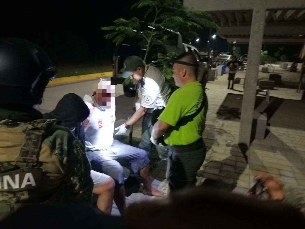 Dos pescadores fueron rescatados ayer por la noche en Punta Perula, Jalisco (Especial)