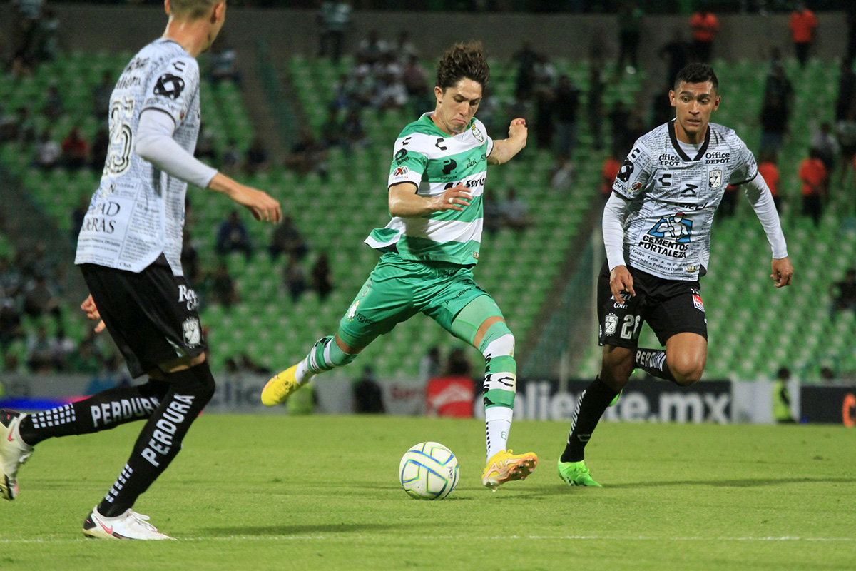 En este torneo Santos Laguna logrará la septima estrella, afirma Alan Cervantes. | Mauricio Román