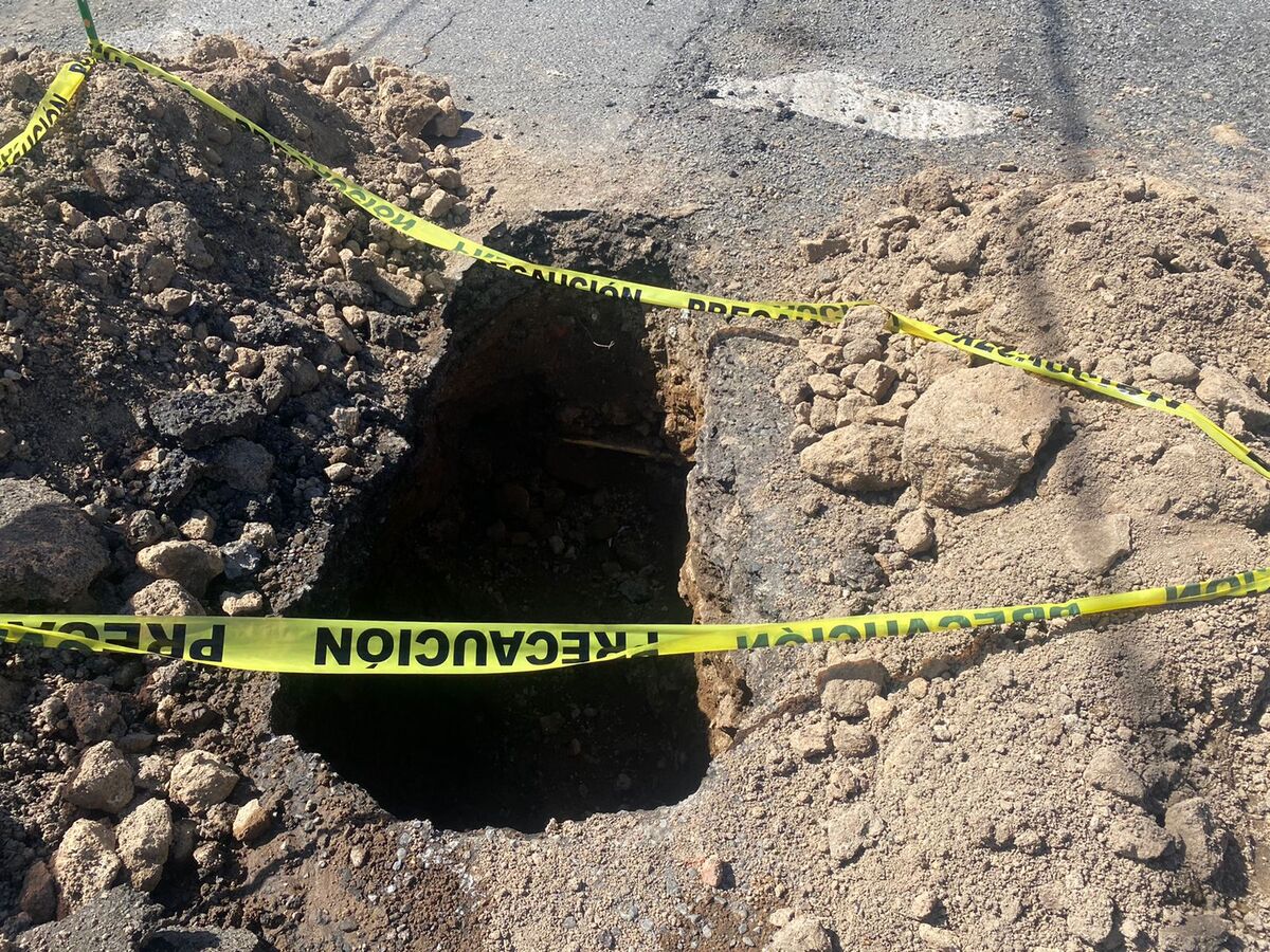 Los socavones en esta zona cada vez son más frecuentes, indicaron.