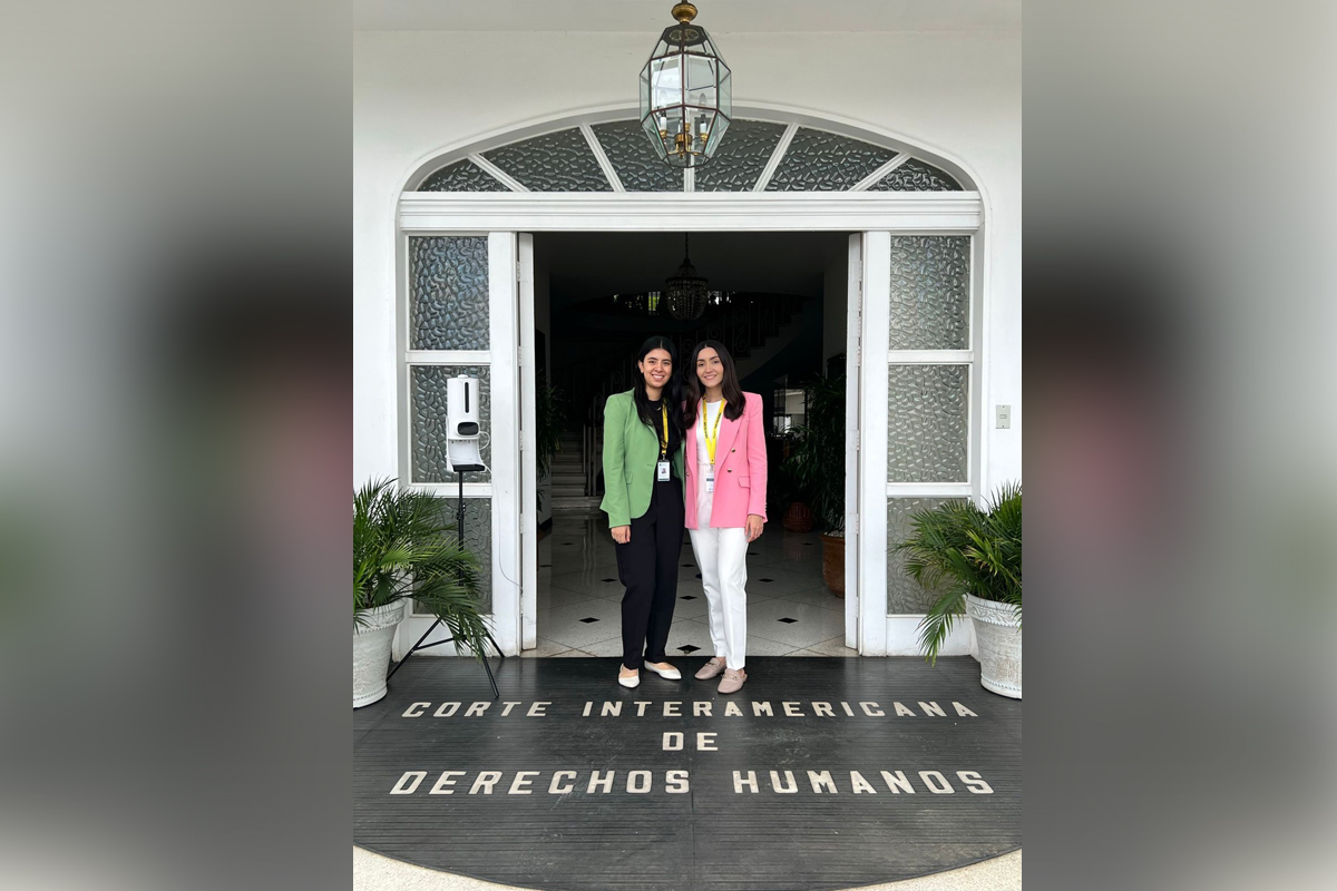 Ana Sofia Castañeda Bravo y Alejandra Fausto Vázquez, en la Corte Interamericana de Derechos Humanos. (cortesía)