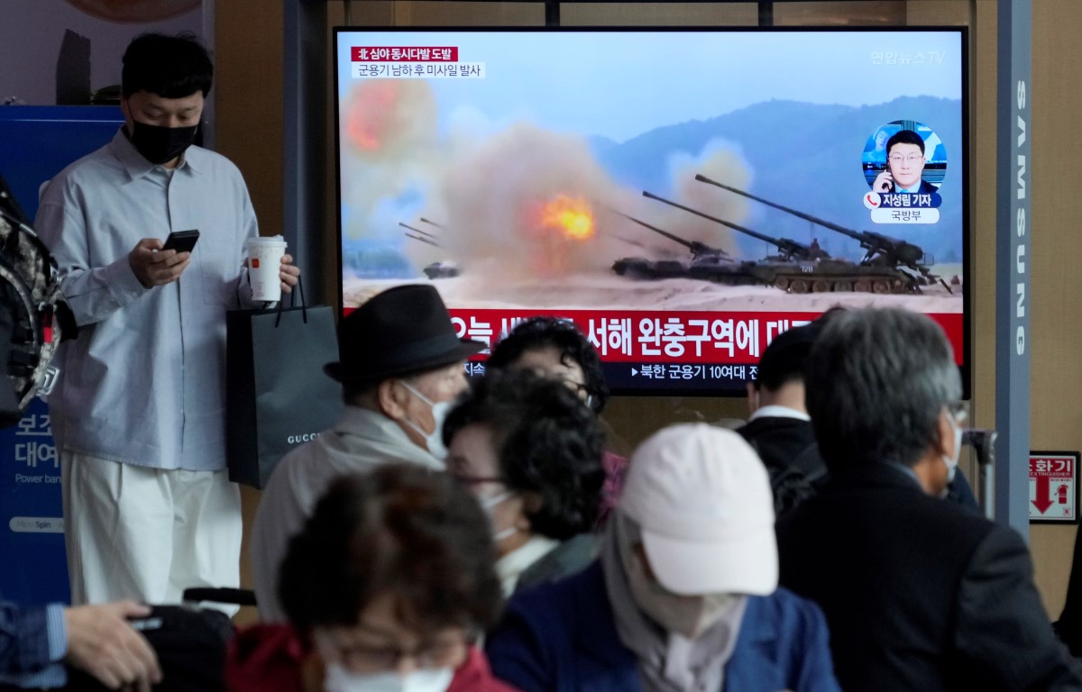 Corea del Norte lanzó cerca de 170 rondas de artillería cerca de la frontera. | AP