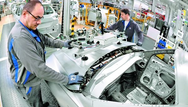 La firma automotriz obtiene cerca de la mitad de sus utilidades netas en Pekín. Fabian Bimmer/Reuters