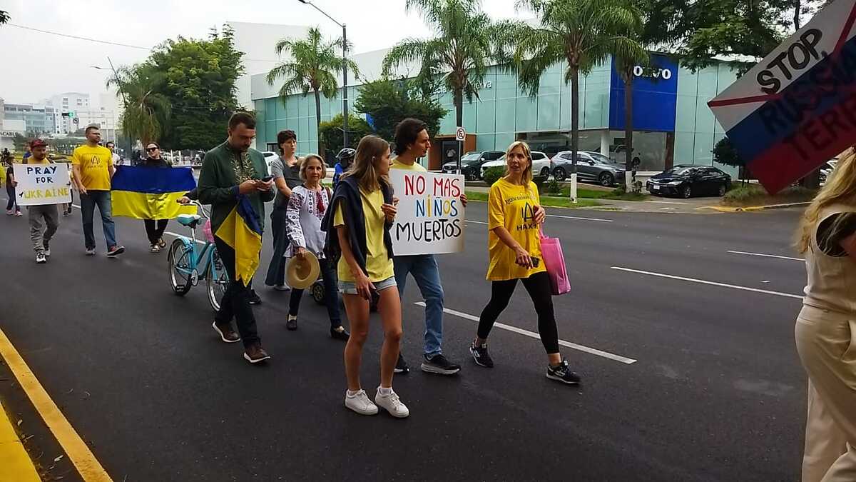 Se manifiestan ucranianos en Guadalajara. (Juan Carlos Munguía)