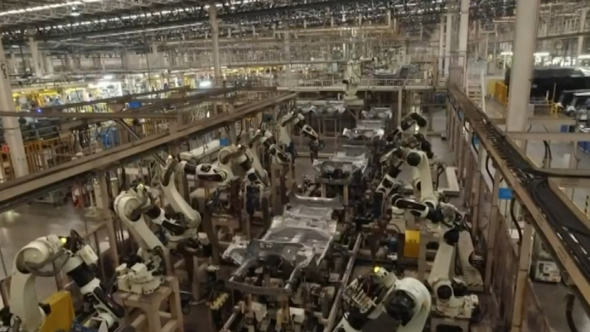 Mazda prevé complicado abasto de autos para 2023