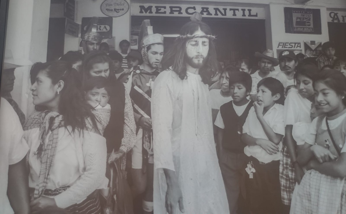 De más de 2 mil fotografías en película análoga de la cual seleccionó 74 imágenes para el libro. (Claudia Hidalgo)