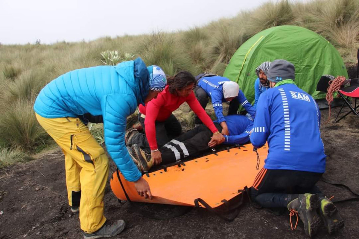 Activan protocolos de rescate tras reporte de alpinista atrapado en el Pico de Orizaba | Especial
