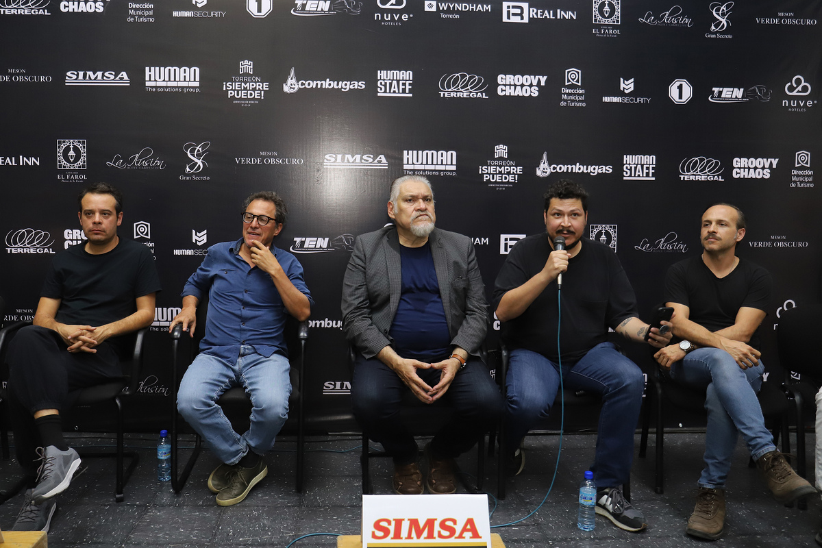 El actor Joaquín Cosío junto al director Enrique Begné y el productor Anwar 'Pato' Safa | Rolando Riestra