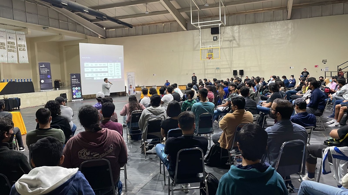 Alumnos de Tec Laguna en conferencia Sofftek U Talks. (cortesía)