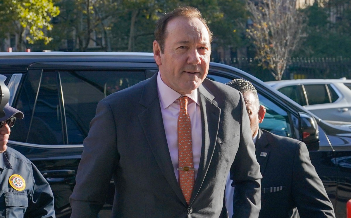 Kevin Spacey  niega acusación de abuso sexual en juicio (AP).