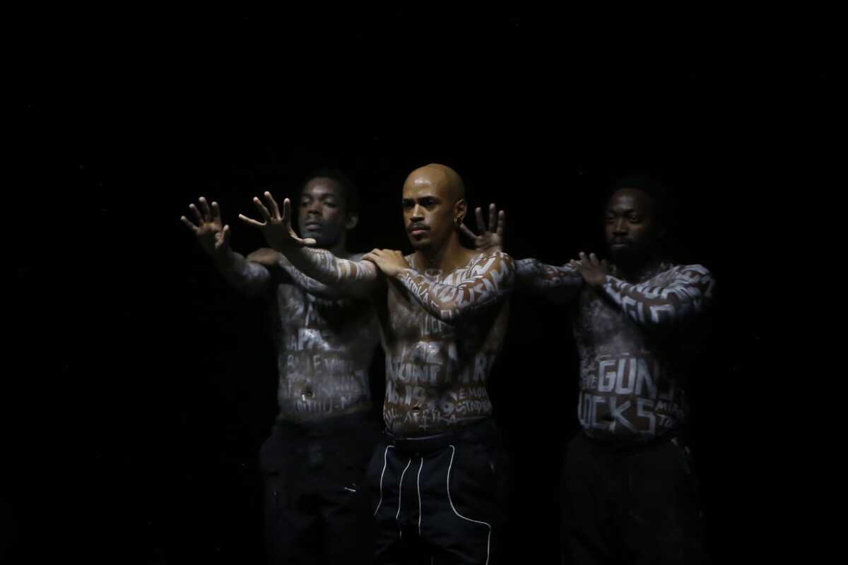 Never Twenty One de la compañía, Compagnie Vivons! | Ariana Pérez