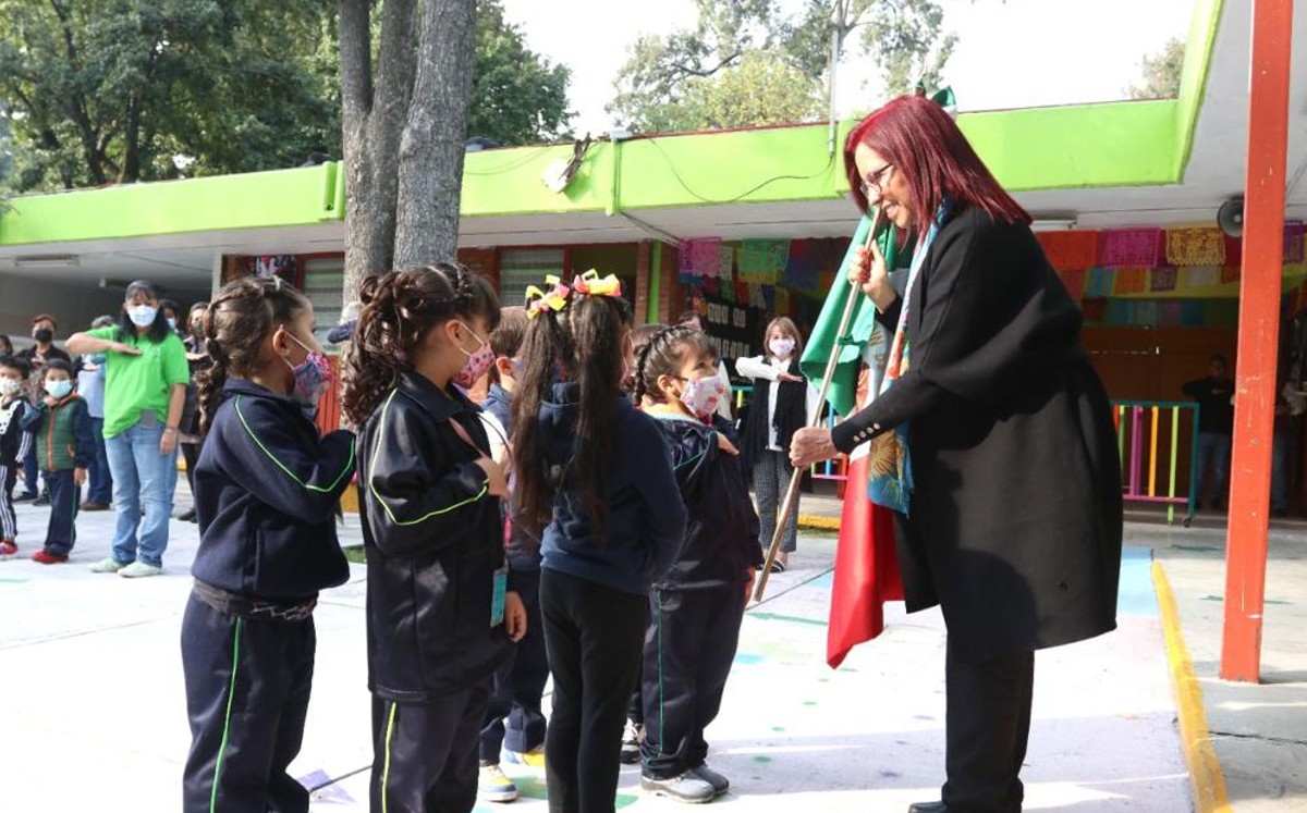 La titular de la SEP platicó con las seis maestras que atienden a cinco grupos. | Especial