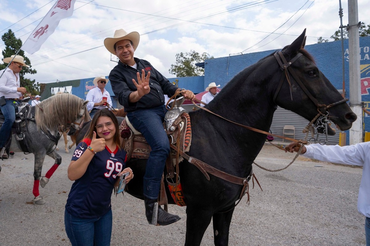 Con gran cariño reciben a Mejía Berdeja en Cabalgata de Allende (Cortesía)