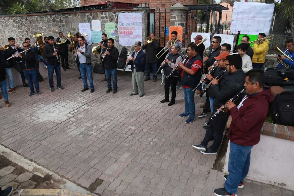 Integrantes de la Banda Sinfónica de Hidalgo, protestaron en el en el centro Cultural El Ferrocarril (Jorge Sánchez)