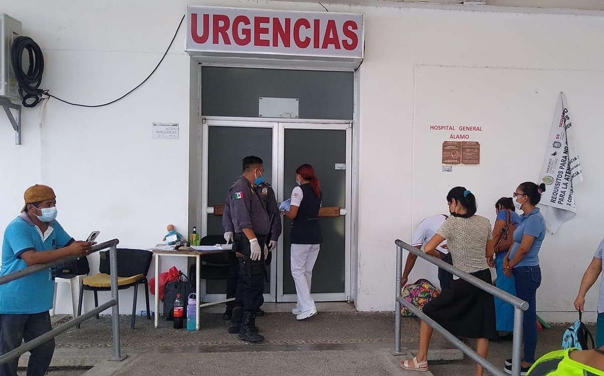Los padres de los alumnos presuntamente intoxicados son informados del seguimiento. | Especial
