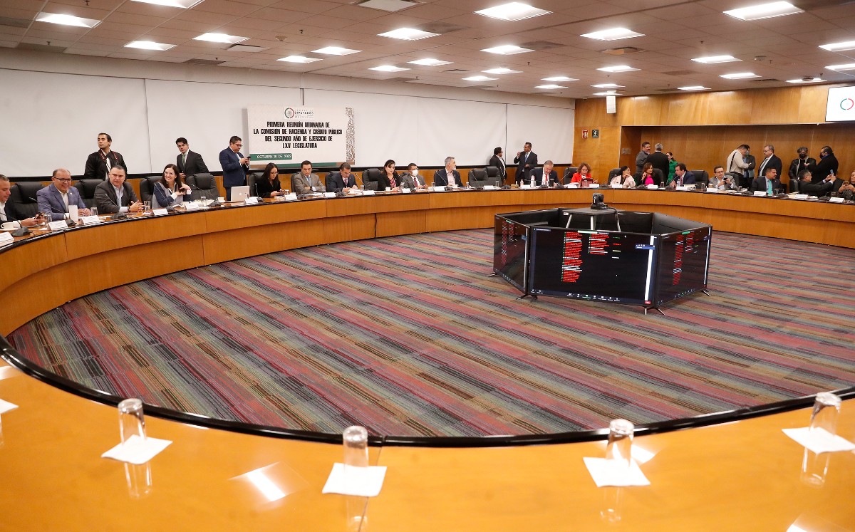 Panistas, priistas, emecistas y perredistas votaron contra el dictamen, tras cuestionar aspectos como el endeudamiento. | Especial