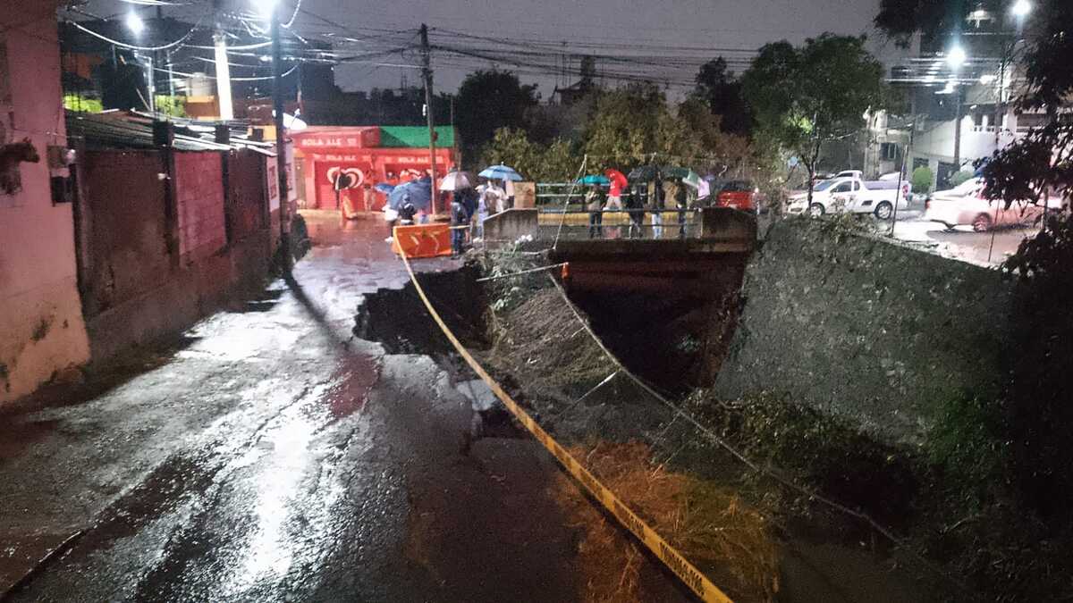 Se informó que aproximadamente 15 m³ de tierra se deslizaron.